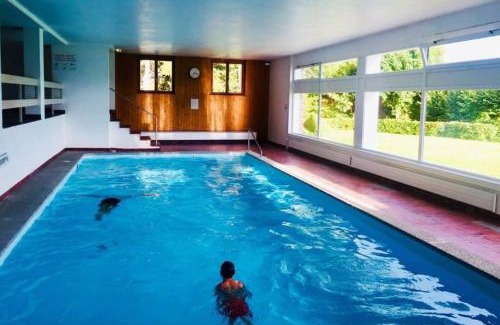 Randogne Apartamento | Sunny 2 BR w large terrace, stunning views & pool