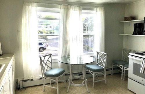 Vineyard Haven Condominio | Sunny 2bedroom condo w pool!