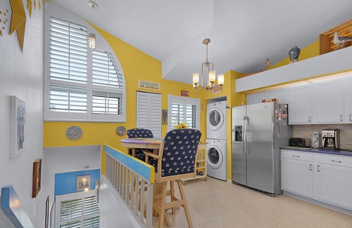 Biggar Condominio | Sunny 2BR 2BA Getaway – Pond-View Condo on Golf Course, Close to Beach