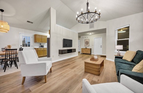 State Park Casa | Sunny 3BR+ Flex Room Retreat and Private Backyard