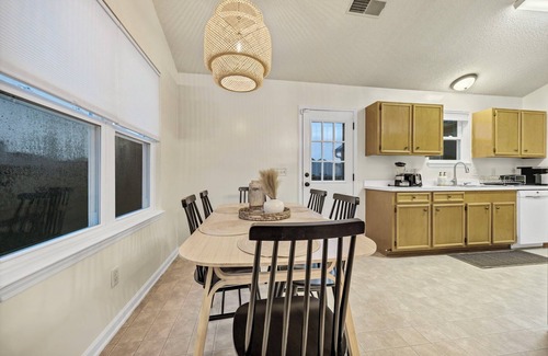 State Park Casa | Sunny 3BR+ Flex Room Retreat and Private Backyard