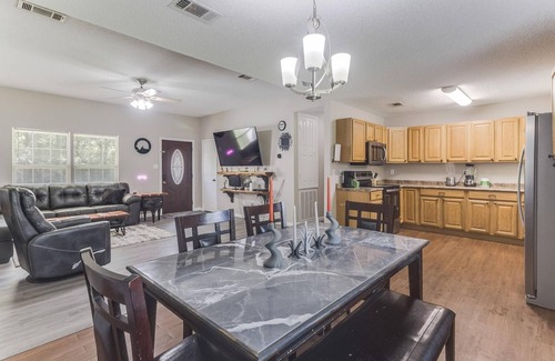 Ocean Springs Casa | Sunny 4-Bed Retreat Near Ocean Springs Beach
