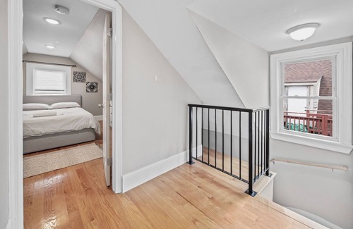 Winter Hill Apartamento | This apartment is a 4 bedroom(s), 2 bathrooms, located in Somerville, MA.