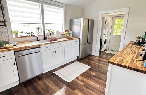Sanford Casa | Sunny 5-bedroom Family Central Florida Getaway - AC, WiFi & Private Garden