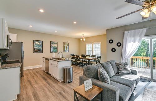 Southern Pines Casa | Sunny Aberdeen Rental with Deck Golf Course Views!