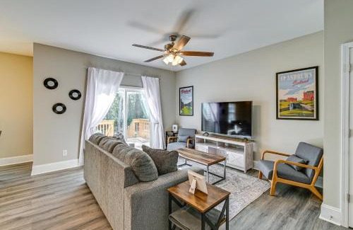 Southern Pines Casa | Sunny Aberdeen Rental with Deck Golf Course Views!