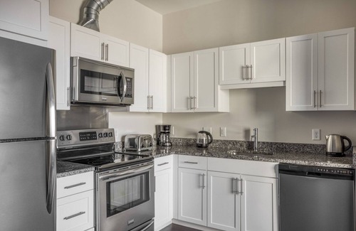 Allston Apartamento | Sunny Allston 1BR w/ Gym & W/D, nr Griggs T, by Blueground
