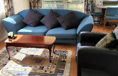 Henderson Casa | Sunny and cosy centrally located 2 BD entire house