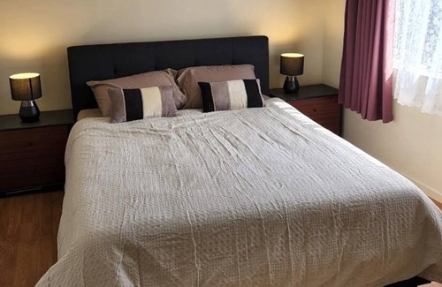 Henderson Casa | Sunny and cosy centrally located 2 BD entire house