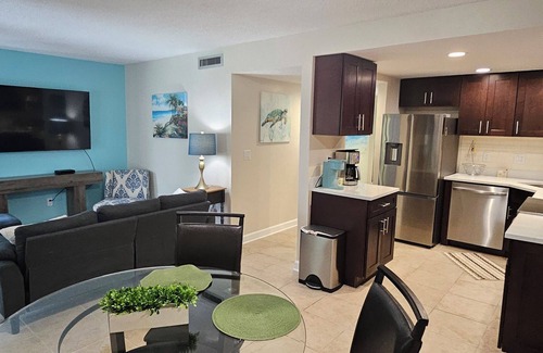 Indian Rocks Beach Condominio | Sunny and Spacious Condo By The Beach