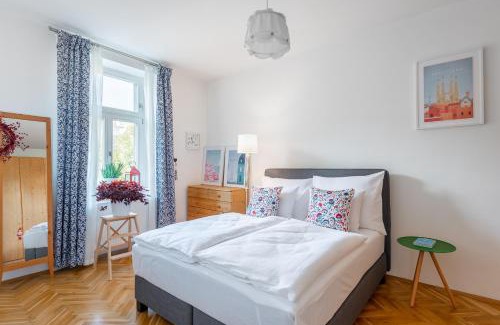 Zizkov Apartamento | *SUNNY and STYLISH* Apt with BALCONY near TV Tower