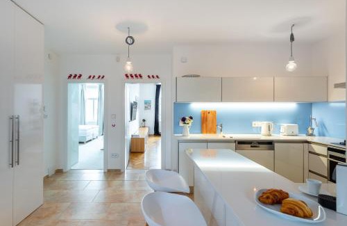 Zizkov Apartamento | *SUNNY and STYLISH* Apt with BALCONY near TV Tower