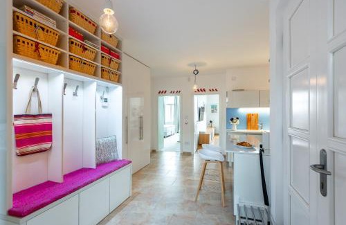 Zizkov Apartamento | *SUNNY and STYLISH* Apt with BALCONY near TV Tower
