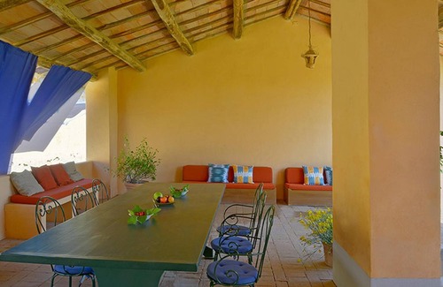 Pescia Romana Apartamento | Soleado apartamento con terraza, piscina, barbacoa amigable para los niños y acceso privado a la playa