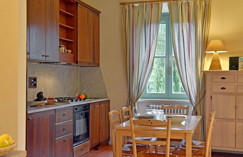 Pescia Romana Apartamento | Soleado apartamento con terraza, piscina y acceso privado a la playa.