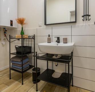 Zvolen Apartamento | Sunny Apartment With Free Parking