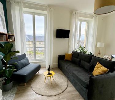 Asnelles Apartamento | Sunny Apt on D-Day Beach with Parking