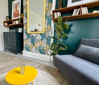 Asnelles Apartamento | Sunny Apt on D-Day Beach with Parking