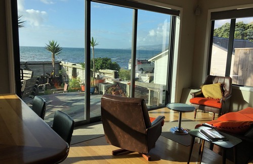 Pukerua Bay Casa | Sunny Beach Front House