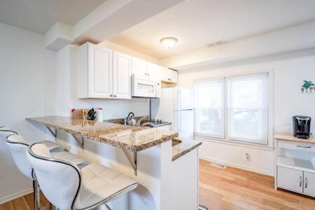 Midtown Ocean City Apartamento | Sunny Beach Getaway A1 Ocean Block Walk to Beach