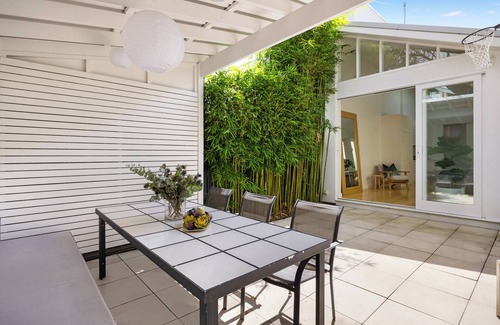 Tamarama Casa | Sunny Beach House ~ Entire home minutes to beach