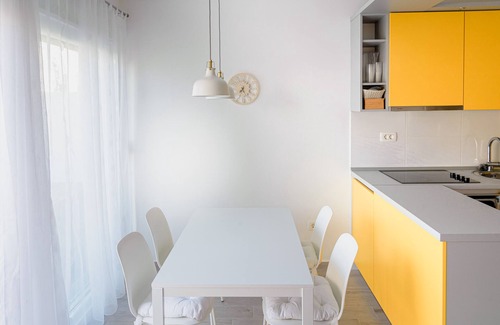 Kastel Kambelovac Casa | Sunny Beach Home Zoric, casa de dos pisos moderna y confortable de nueva construcción