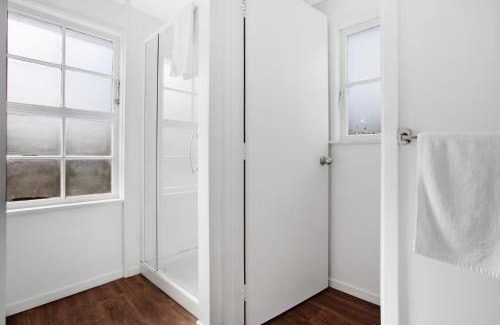 Greenlane - Ellerslie Apartamento | Sunny Beam Guest Suite with Parking and Kitchenette