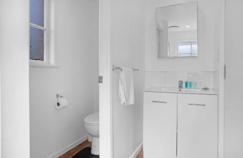 Greenlane - Ellerslie Apartamento | Sunny Beam Guest Suite with Parking and Kitchenette