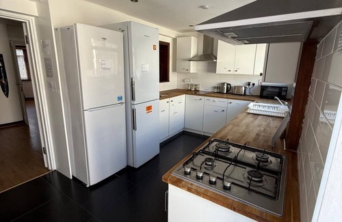 West Ham Casa | Sunny Big Double Room 3, Mins Walk 2 Underground, Close to Heart of London