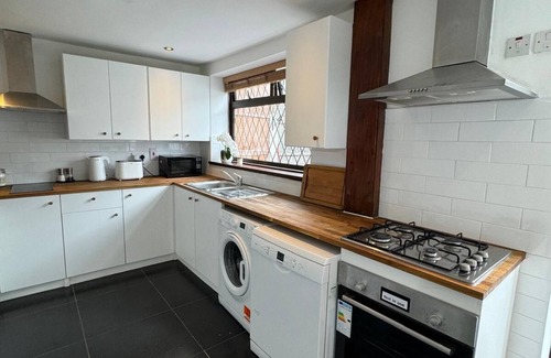 West Ham Casa | Sunny Big Double Room 3, Mins Walk 2 Underground, Close to Heart of London