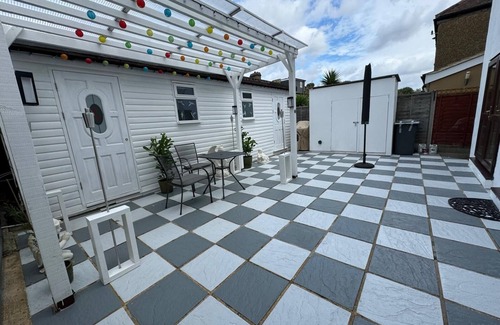West Ham Casa | Sunny Big Double Room 3, Mins Walk 2 Underground, Close to Heart of London