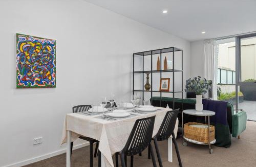 Dickson Apartamento | Sunny Blossom Escapes with Free Parking and Pool