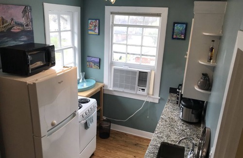 Murfreesboro Apartamento | Sunny Blue Bungalow near Nashville in Historic Downtown Murfreesboro