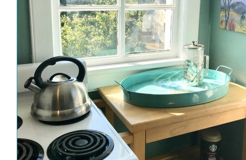 Murfreesboro Apartamento | Sunny Blue Bungalow near Nashville in Historic Downtown Murfreesboro