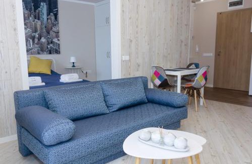 Odesos Apartamento | Sunny Blue One-Bedroom Flat with Balcony by Flat Mаnager
