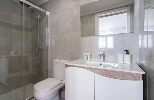 Paranhos Casa | Sunny Calm Room | Shared House
