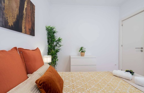 Paranhos Casa | Sunny Calm Room | Shared House