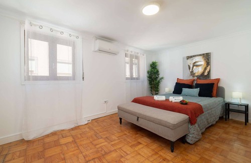 Paranhos Casa | Sunny Calm Room | Shared House