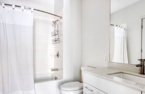 Cambridgeport Apartamento | Sunny Cambridgeport 1BR w/ W/D & Gym, near Boston U & MIT, by Blueground