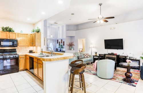 Bridgewater Crossing Casa | Sunny Central Florida getaway with screened pool, patio, central AC, & W/D