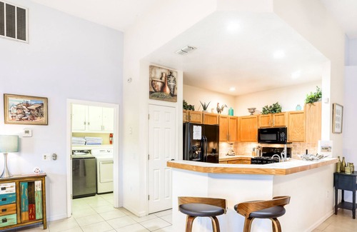 Bridgewater Crossing Casa | Sunny Central Florida getaway with screened pool, patio, central AC, & W/D
