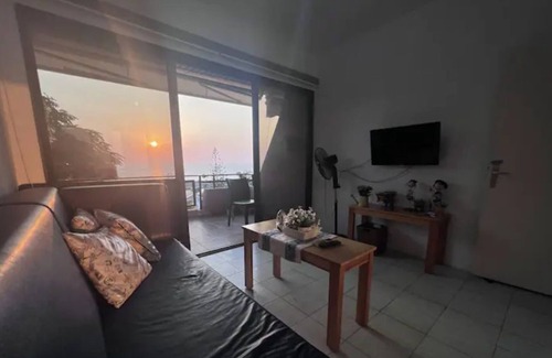 Byblos Apartamento | Sunny Chalet with Pool access