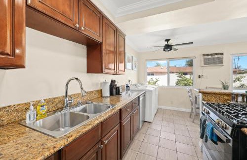 Alhambra Apartamento | Sunny & Cheerful Near I-10 Queen Beds w Parking!