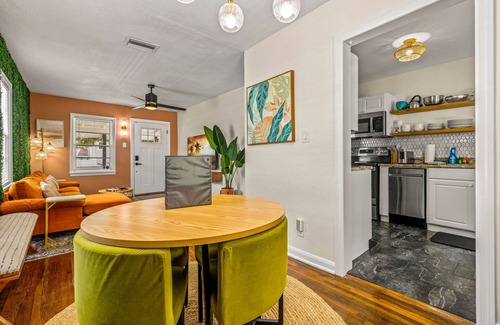 Oakford Park Casa | Sunny Citrus Escape: Min to Midtown & Dog-Friendly
