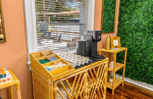 Oakford Park Casa | Sunny Citrus Escape: Min to Midtown & Dog-Friendly