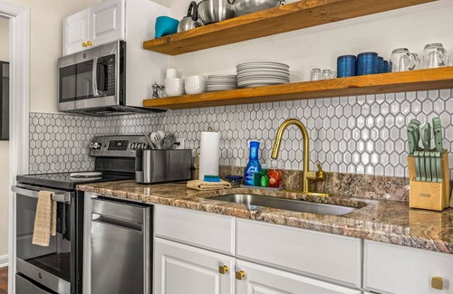 Oakford Park Casa | Sunny Citrus Escape: Min to Midtown & Dog-Friendly