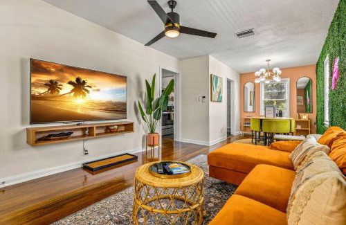 Oakford Park Casa | Sunny Citrus Escape Min to Midtown & Dog-Friendly