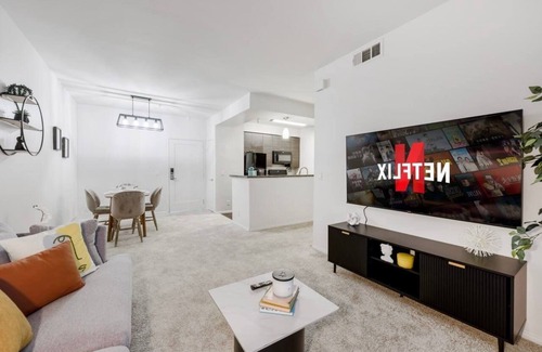 Del Rey Apartamento | Sunny & Comfortable 1BR Retreat by Marina with Free Parking