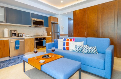 Centro Ixtapa Apartamento | Sunny Condo Studio in Romantic Zone! Steps to Beach, Dining and Entertainment!