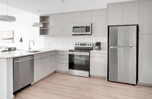 Congress Park Apartamento | Sunny Congress Park 1BR w/ Gym & Pool, near shops & dining, by Blueground